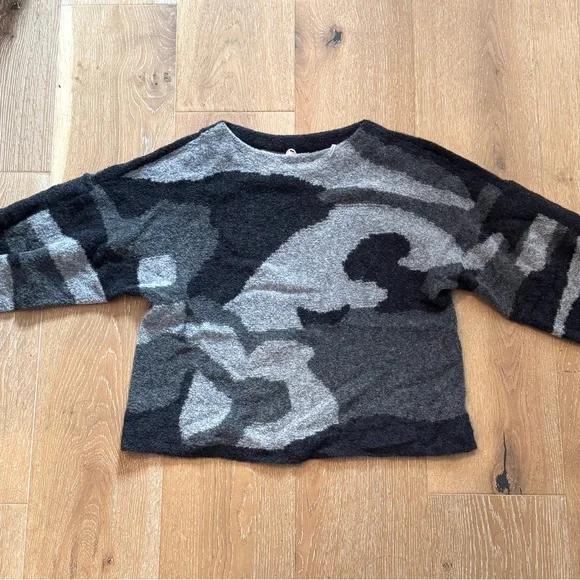 NWOT Margaret O'Leary Black & Gray Sweater, with Gathered Sleeves, Size XS